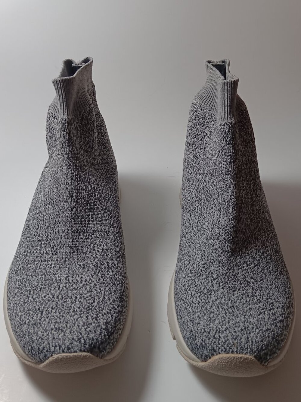 Vince knit sock sneaker boots gray slip on ankle shoes womens size 5 minimal